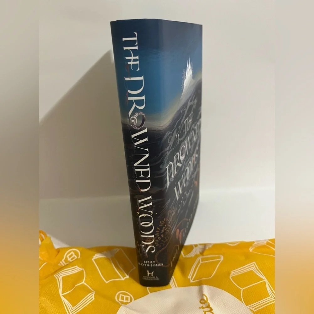 Illumicrate Exclusive Signed The Drowned Woods by Emily Lloyd-Jones - Picture 4 of 6